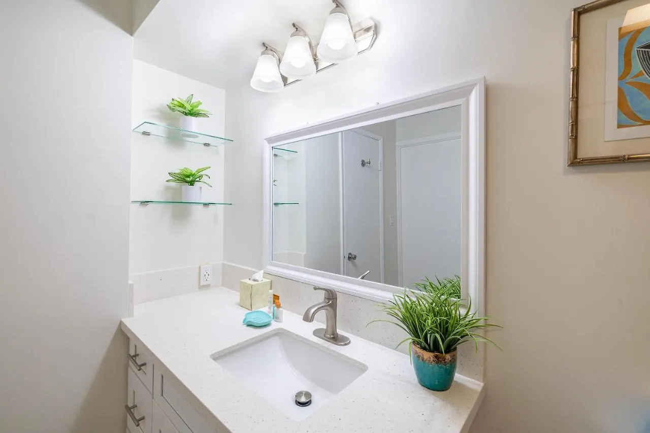 Remodeled 1Br Condo, Ocean Views With Free Parking! Χονολουλού